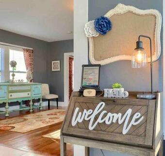 Unique Red Door Retreat Hot Tub, Stock Tank Pool, Firepit 25 Mins To Hershey