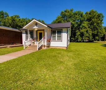 Historic Town Square Bungalow In Heart Of Brighton