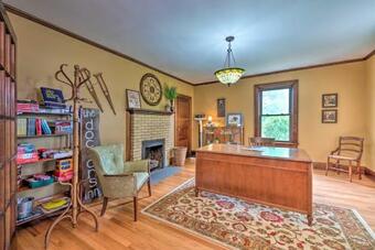 Doctors Inn Historic Country Home With Sunroom!