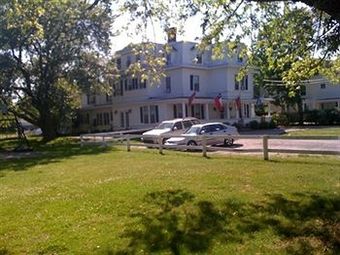 Posada The Grassmere Inn