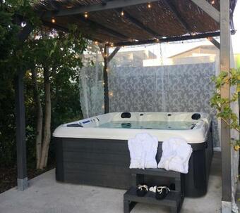 Hostal La Villa Des Roses - Suite & Spa