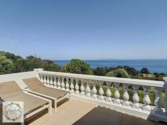 Hotel Seaview Villa Marlau