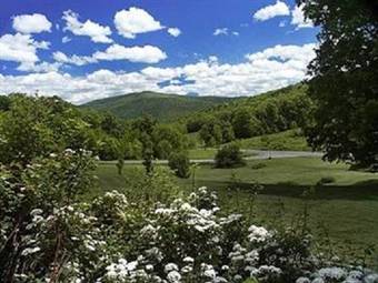 Hostal Village Suites