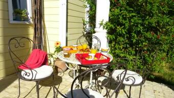 Hostal Millygite Chalet-on-wheels By The River