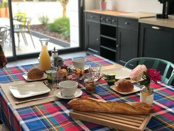 Bed & Breakfast Au Logis De Bellefois - Chambres Et Table D H�tes