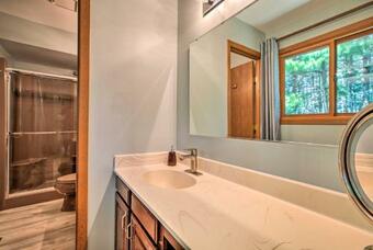 Lake Geneva Getaway With Fire Pit About 3 Mi To Downtown