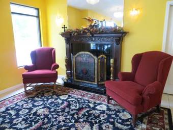 Hotel Golden Manor Inn & Suites