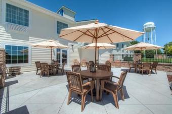 Hotel Cobblestone Inn And Suites