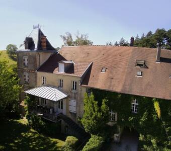 G�te 2 Du Ch�teau de Feschaux