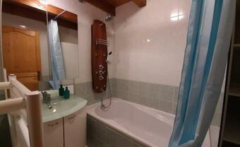 Petite Maison De Village Situ�e Entre Lacs, Cascades Et Montagnes