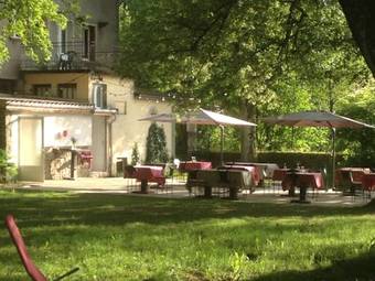 Hotel H�tel Restaurant Les Platanes