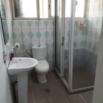 Apartamento Color Housse, Meubl�e A Makep� Rond Poulain, Derri�re H�tel Mak�p� Palace