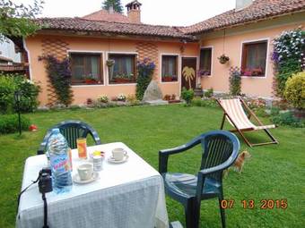 Hostal Dona Guest House