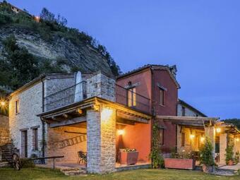Beautiful Studio In Monte San Martino Surrounded By Nature