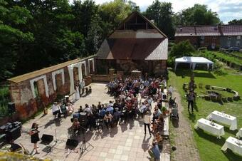 Apartamento Gutshof Elbschloss Kehnert - Pension & Ferienwohnungen