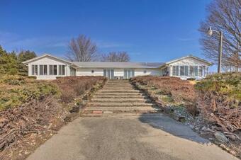 Lakefront Sturgis Cottage With Grill And Kayaks!