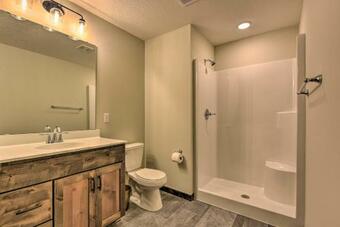 Modern Nisswa Escape With Deck Near Gull Lake!