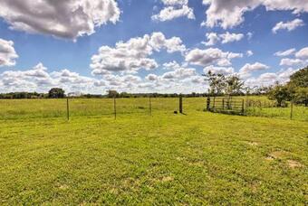 Greenfield Cabin With Screened-in Porch And Fire Pit!