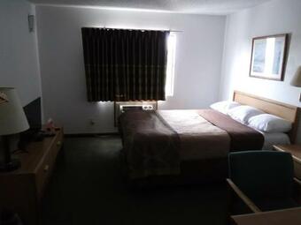 Hotel Amerihost Inn & Suites