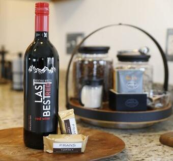 A Beautiful Montana Suite On Yellowstone River