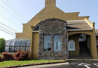 Hotel Quarters Inn & Suites