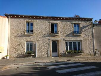 Maison De Village