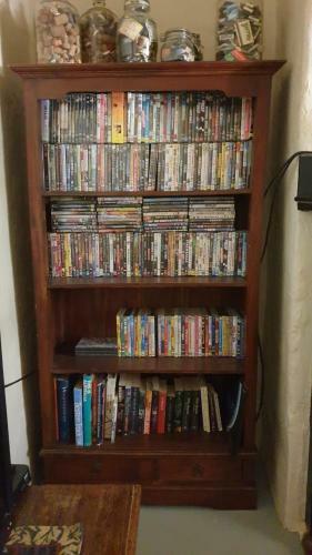 A Real Bush Retreat. Kangas, Emus & Starry Skies.