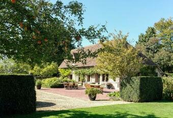 Charmante Chaumi�re Romantique Avec Piscine Chauff�e