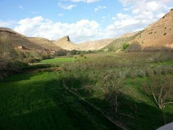 Hostal Room In Guest Room - Gite Tawada - Happy Valley - Room For 4 People