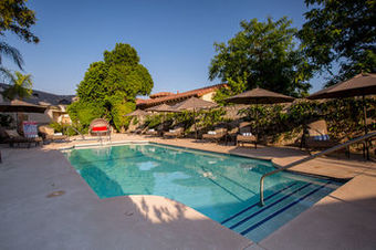 Hotel The Chateau At Lake La Quinta