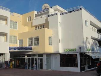 Apartamentos Cala Llonga