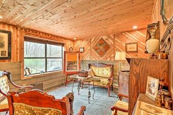 Quiet, Historic Manor Located In Ghost Town!