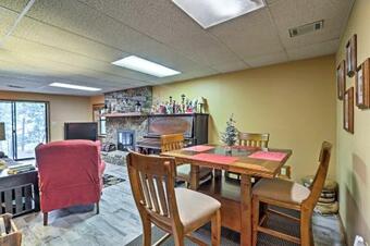 Waterfront Family Home With Deck, 5 Miles To Marina!