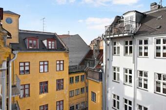 Spacious Modern 1-bedroom Apartment With A Balcony In Copenhagen Downtown