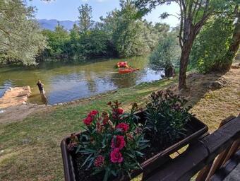 Hostal River House Golac