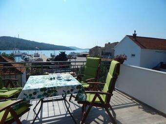 Kaprije Apartmani Tina I Ena