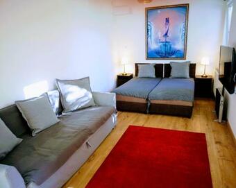 �rval�nyhaj Home Apartman