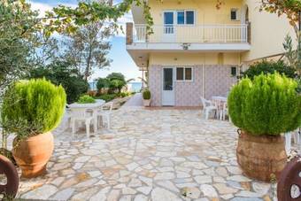 Villa Pouliezos Apartments