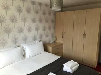 The Conifers - Lovely Family Home In Witney