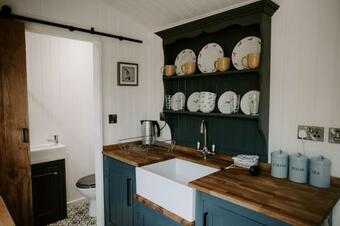 Angela's Rest Shepherds Hut