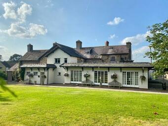 Hotel The Three Cocks B&B