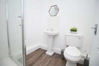 Apartamento City Side Flat With Free Parking On Site