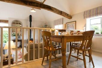 The Stables, Relax In 5 Star Style And Comfort With Lovely Walks All Around