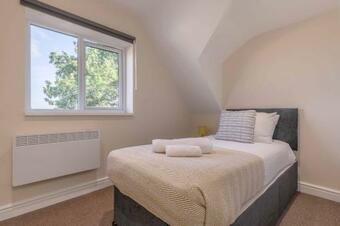 Apartamento 3 Bed - Close To Uxbridge & Iver - Free Parking