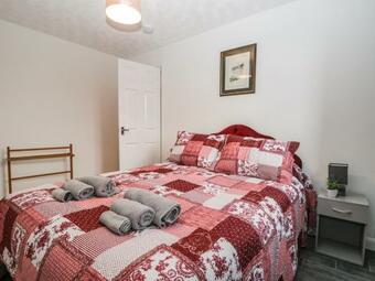 2 The Cottages