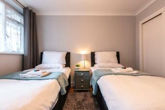 Apartamento Best Price! - Free Parking - Free Wifi - Smart Tv - Comfy Beds - 4 Single Beds Or 2 Doubles