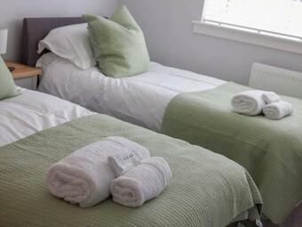 2 Mote View- Uk37496