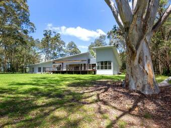 Springbank House - Pet Friendly Country Estate With Pool, Spa & Cinema