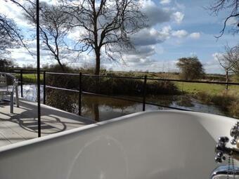 Apartamento The Water Shack - Amazing Tiny House Retreat