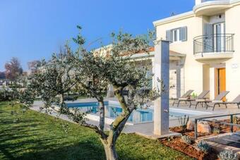 Beautiful Villa Lavanda Muntrilj